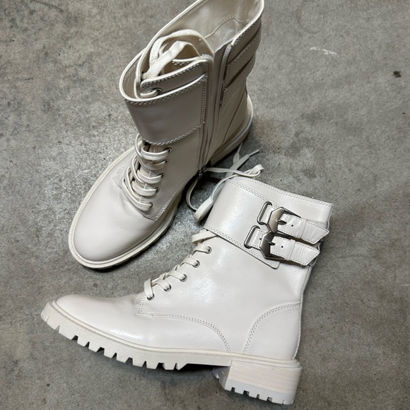 NEW VINCE CAMUTO FAWDRY COMBAT BUCKLE BOOTS BOOTIES COCONUT CREAM - Picture 7 of 9